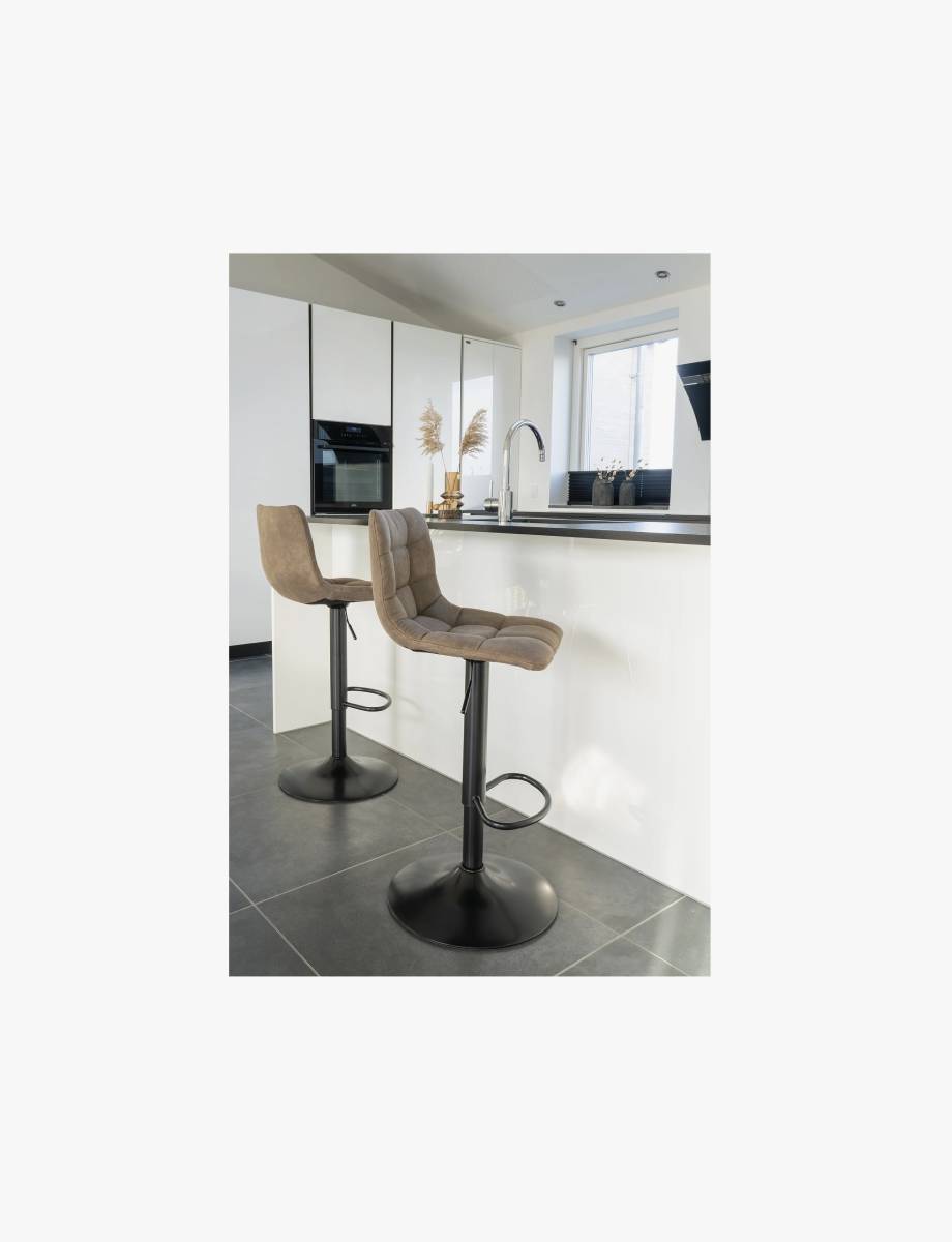 1001300 – Barstool 2