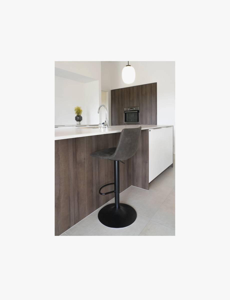 1001302 – Barstool 6